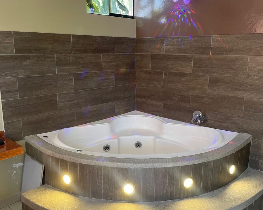 1ad0e43f-d448-4495-a676-d2689510031d_large